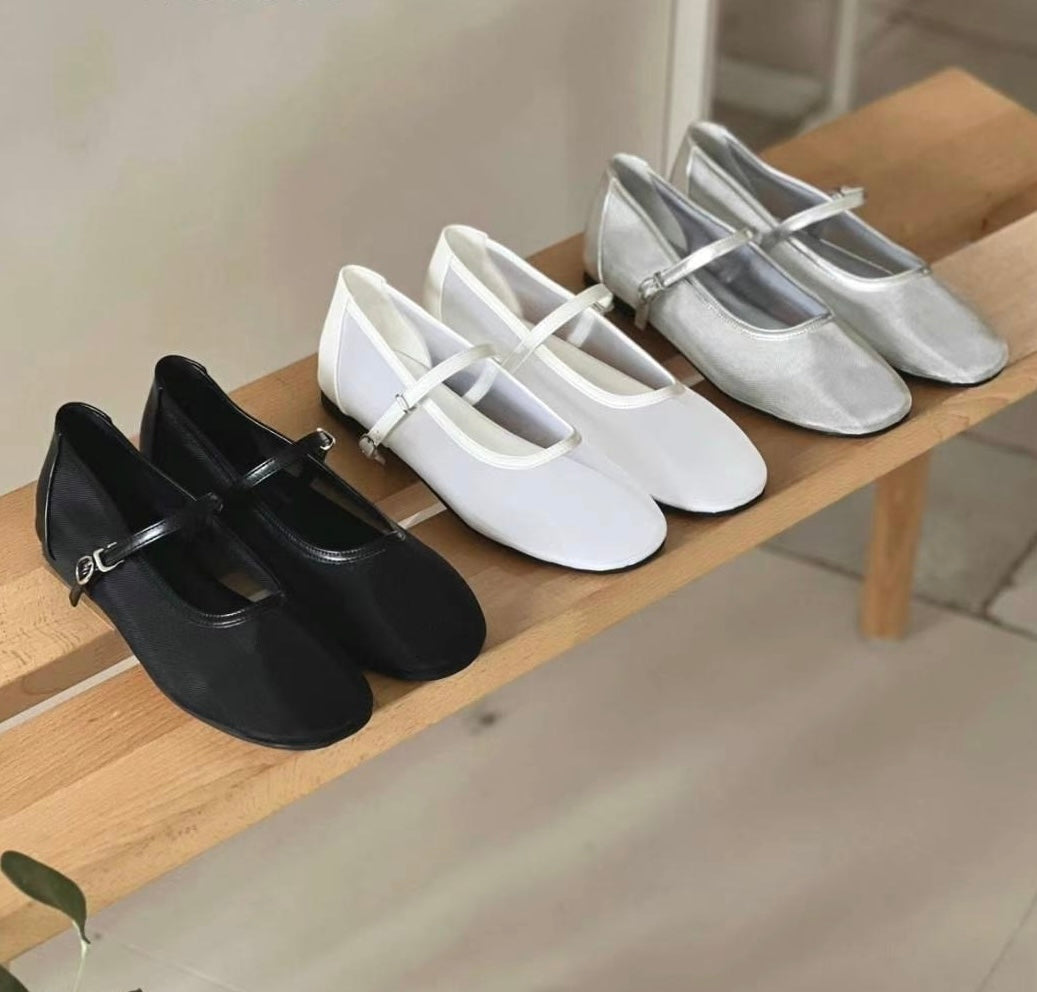 Mesh flats 🤍 pre order